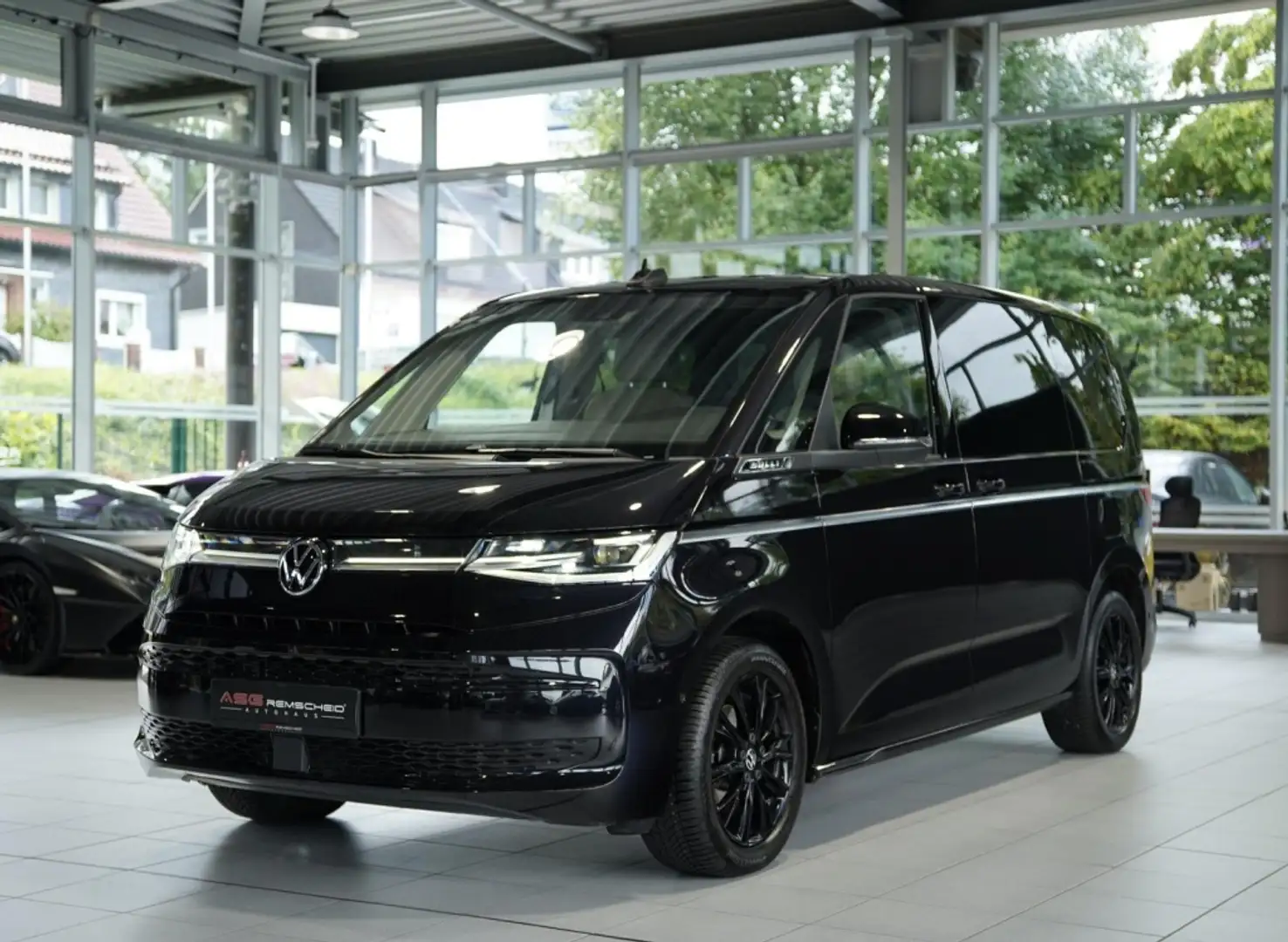 Volkswagen T7 Multivan 2.0TDI Batalla Corta Style DSG 110kW Negro - 1