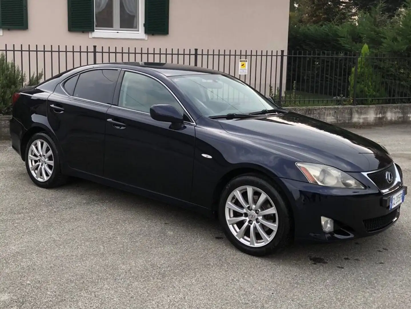 Lexus IS 220d IS II 2005 Berlina 2.2 Luxury Albastru - 1