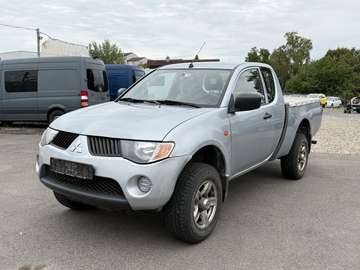 2.5D Invite ClubCab 4WD AHK Klima Tüv 08.27