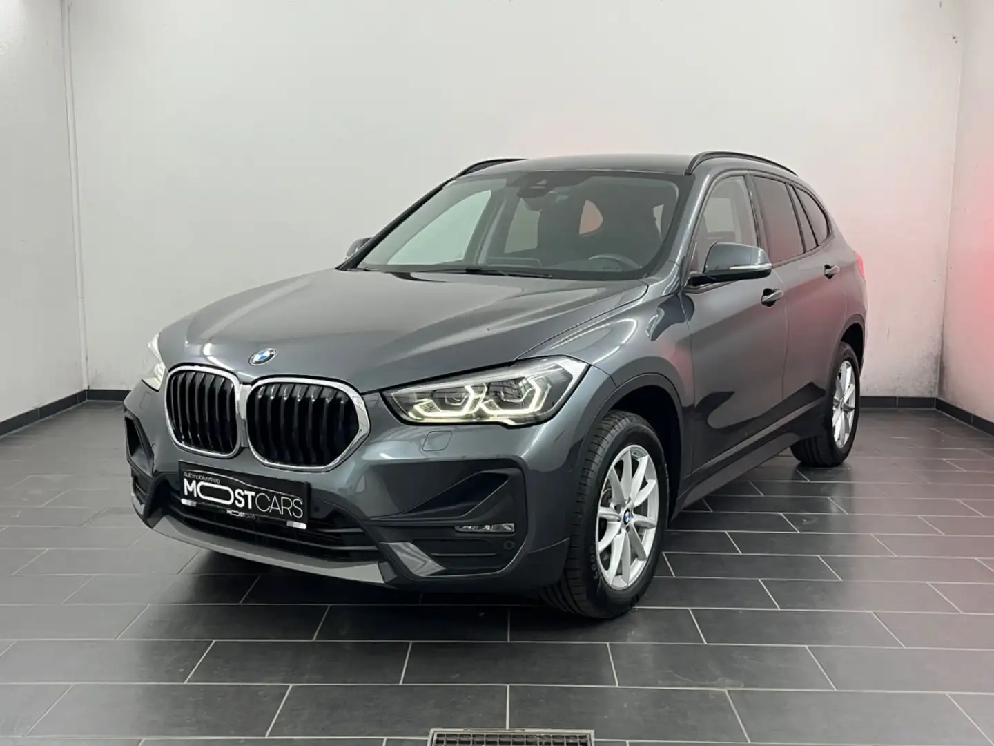 BMW X1 sDrive18d Aut. ***HEAD UP | NaviPlus | Hifi*** Argent - 1