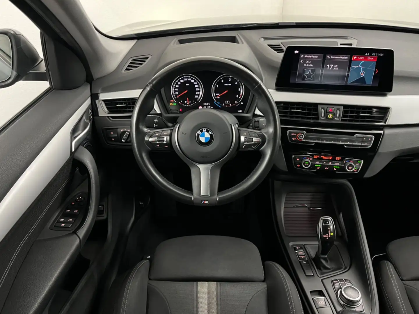 BMW X1 sDrive18d Aut. ***HEAD UP | NaviPlus | Hifi*** Argent - 2