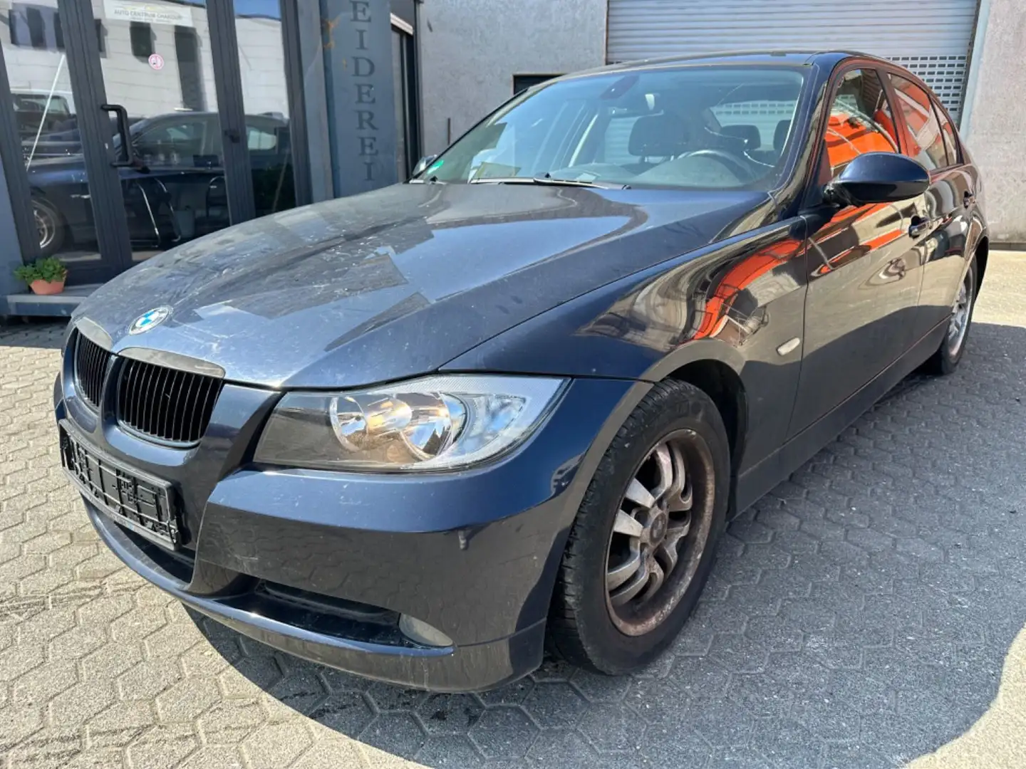 BMW 320 Baureihe 3 Lim. 320i Bleu - 1