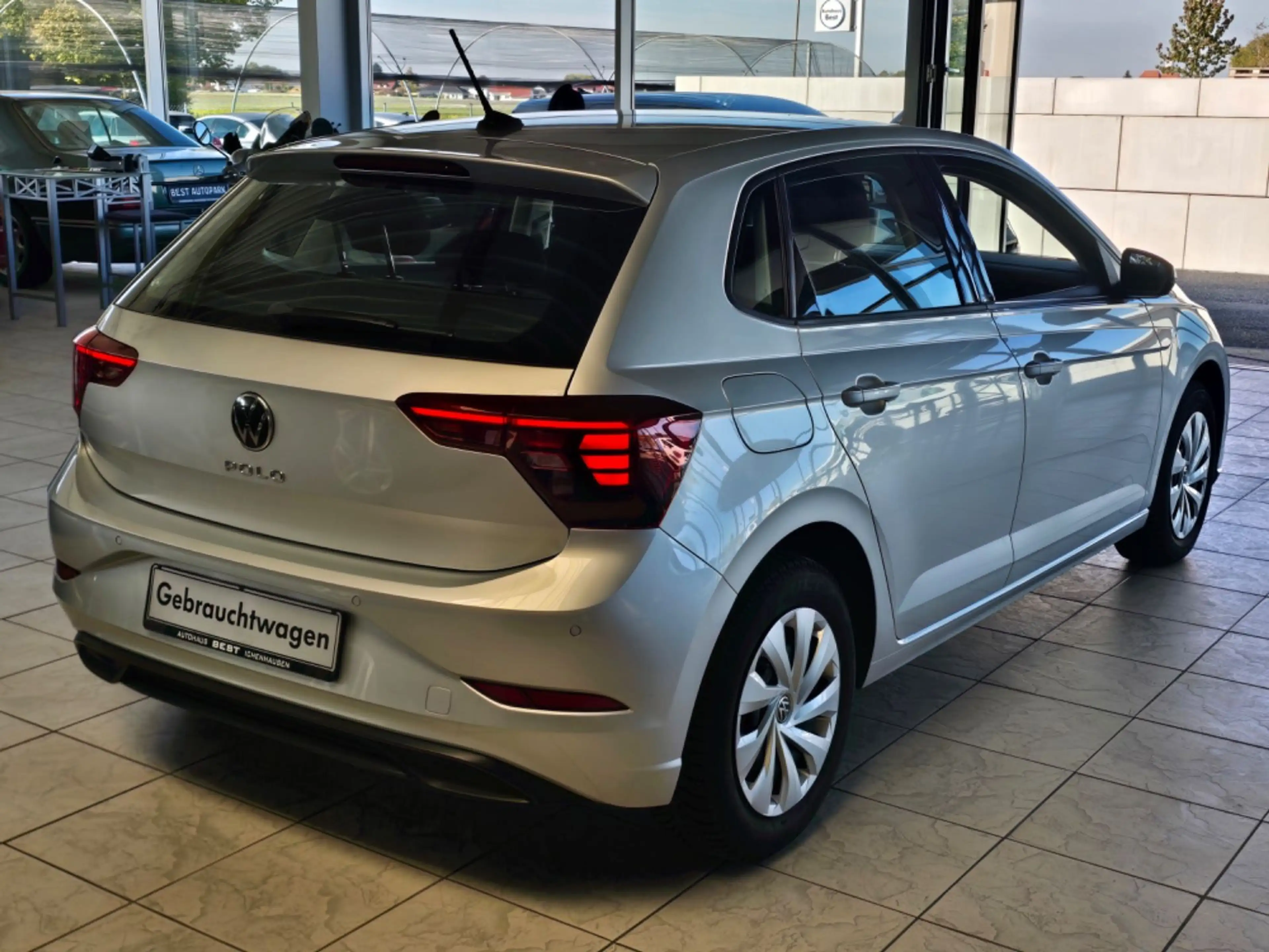 Volkswagen Polo VI 1.0 Life NAVI SHZ LED VIRTUAL MFL PDC — photo 6