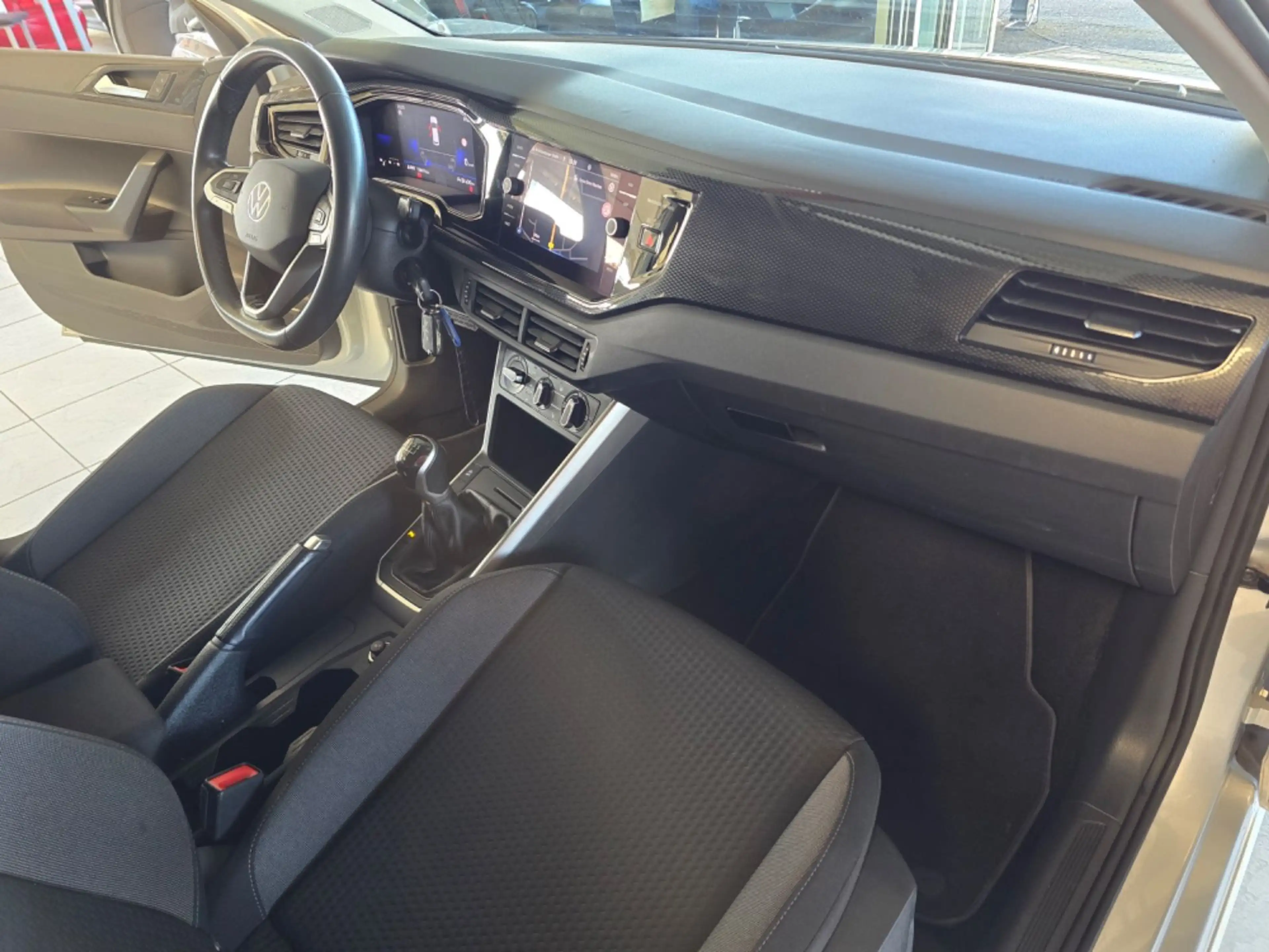 Volkswagen Polo VI 1.0 Life NAVI SHZ LED VIRTUAL MFL PDC — photo 14