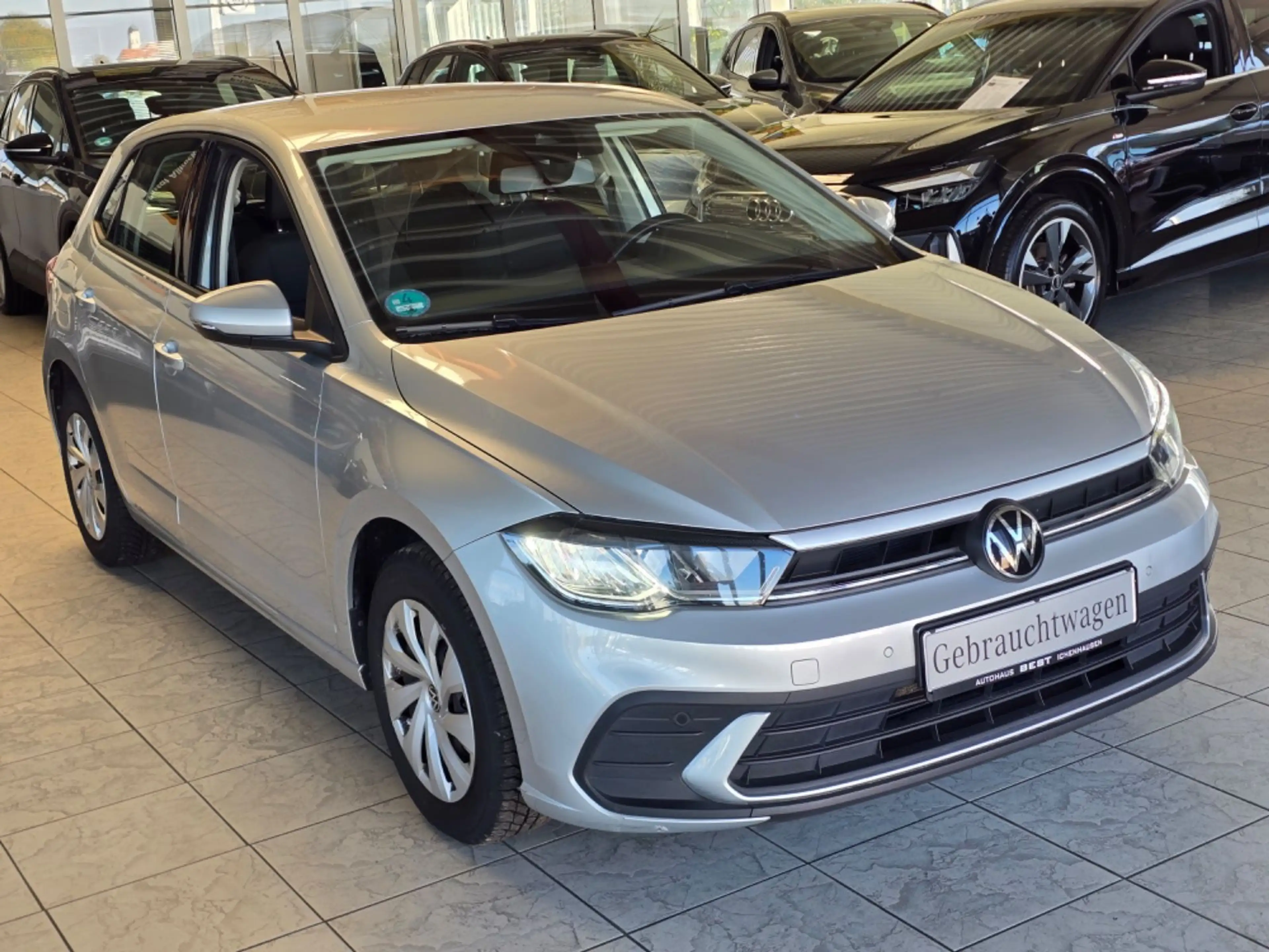 Volkswagen Polo VI 1.0 Life NAVI SHZ LED VIRTUAL MFL PDC — photo 3
