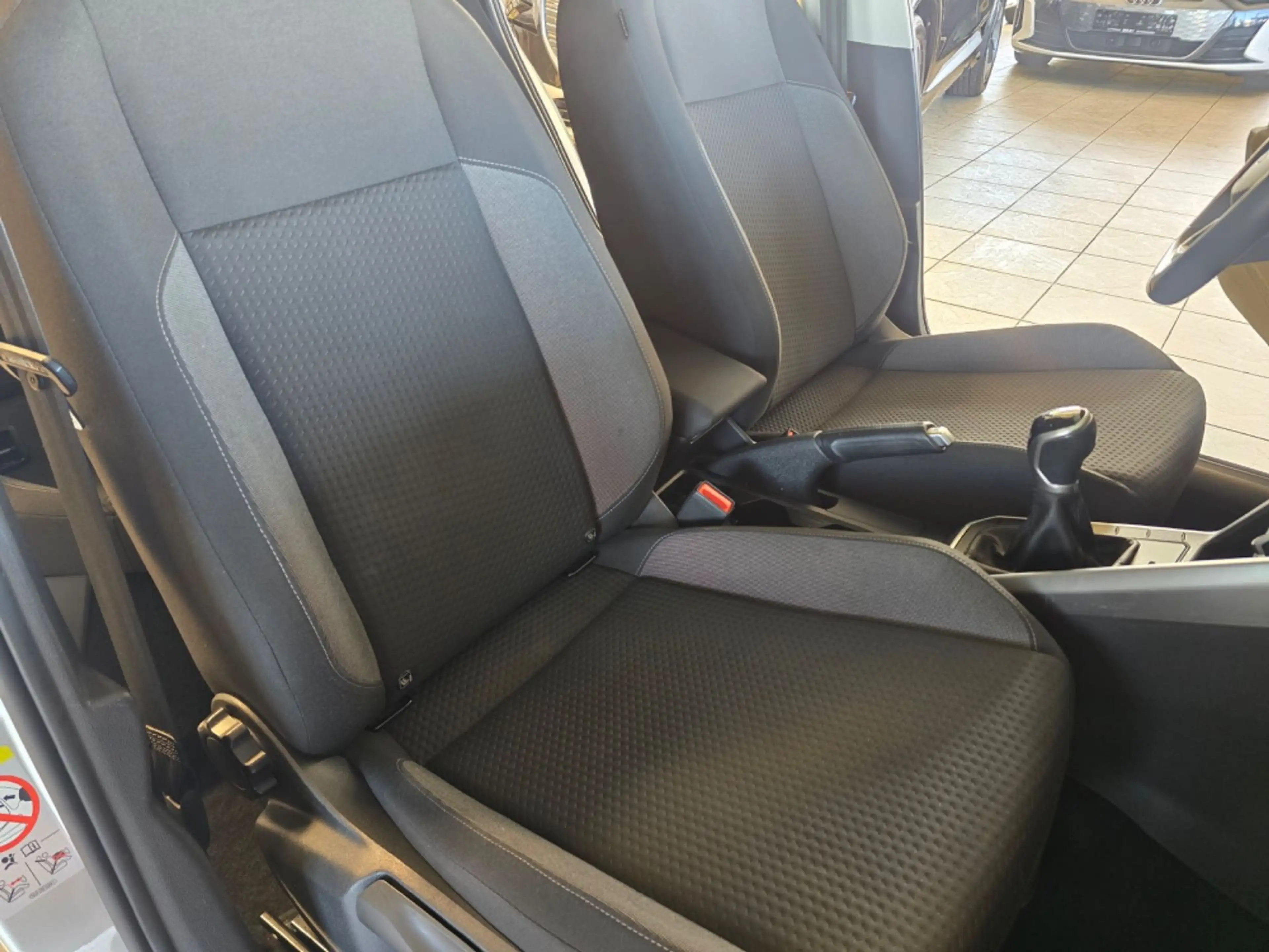 Volkswagen Polo VI 1.0 Life NAVI SHZ LED VIRTUAL MFL PDC — photo 15