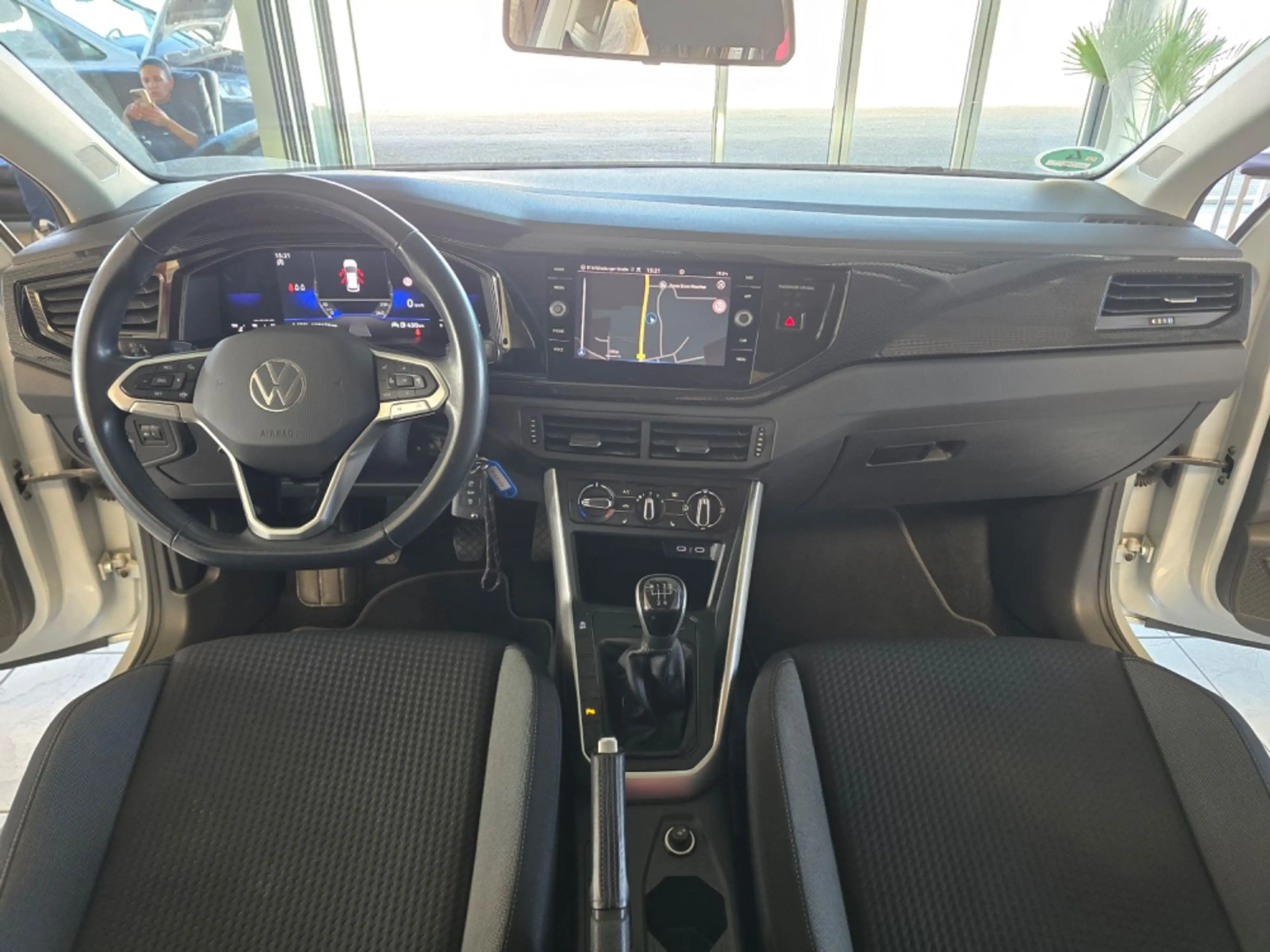 Volkswagen Polo VI 1.0 Life NAVI SHZ LED VIRTUAL MFL PDC — photo 13