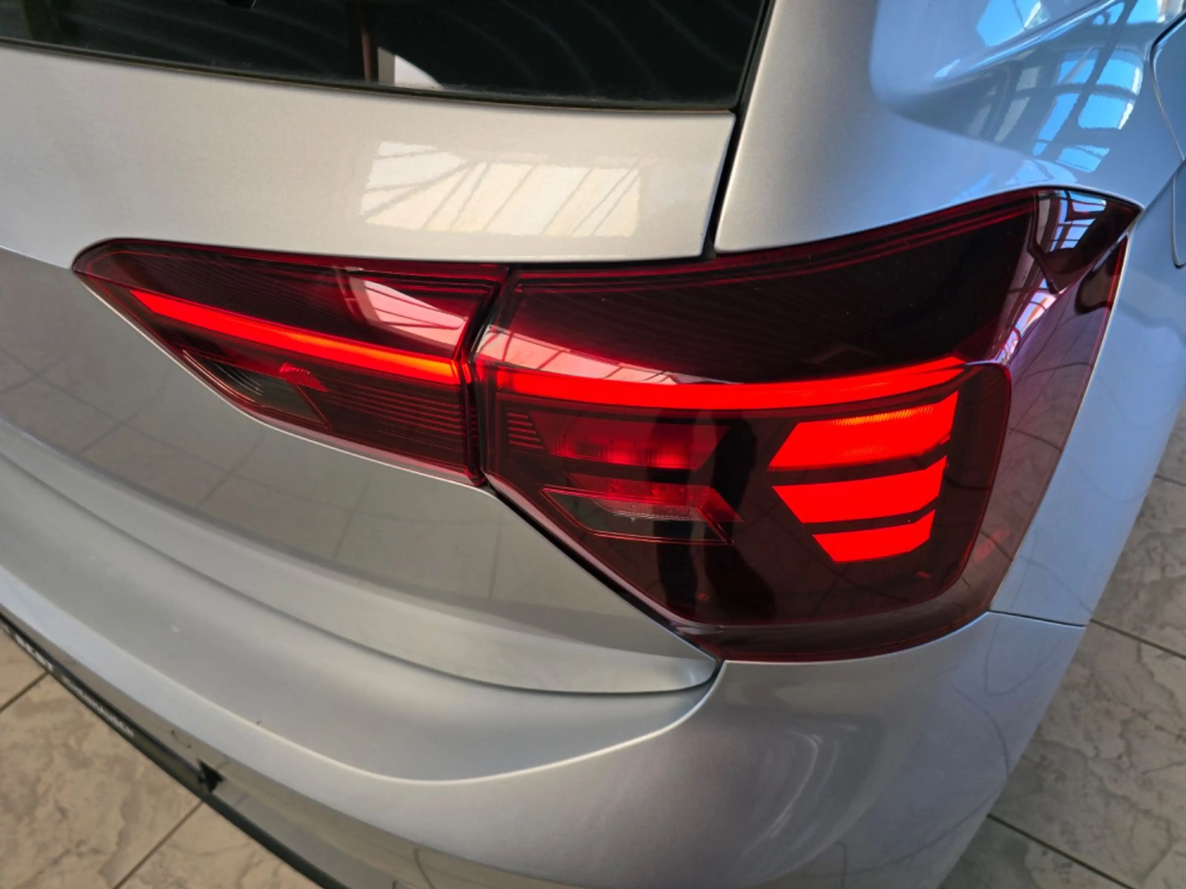 Volkswagen Polo VI 1.0 Life NAVI SHZ LED VIRTUAL MFL PDC — photo 9