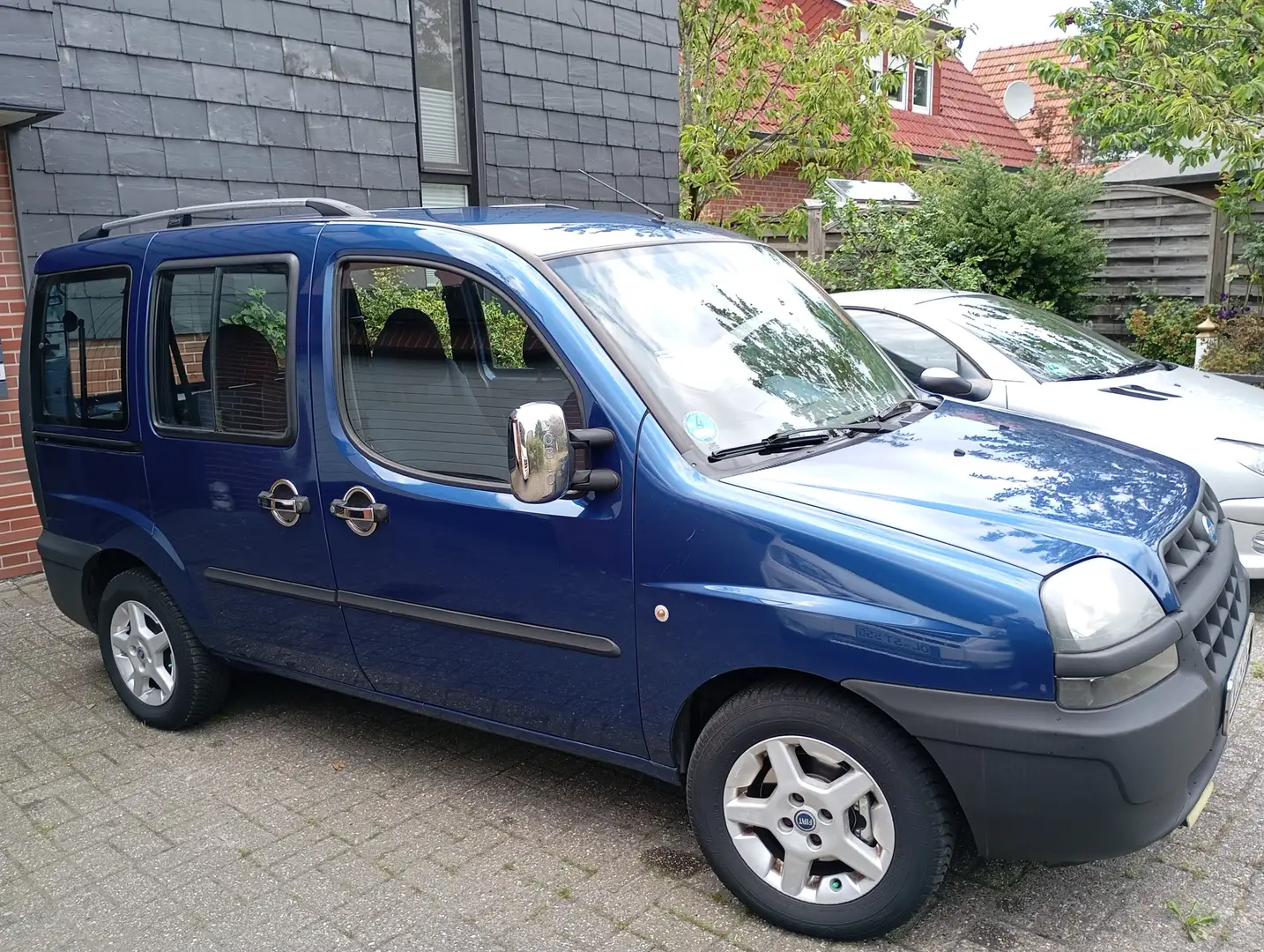 Fiat Doblo Doblo 1.6 16V ELX Blau - 1