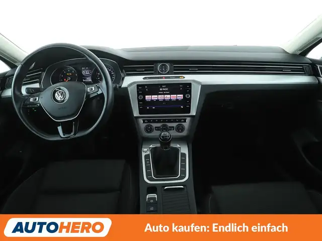 Volkswagen Passat view 4