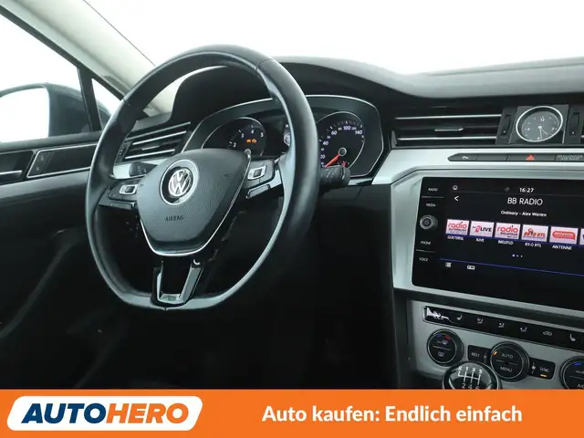 Volkswagen Passat view 5