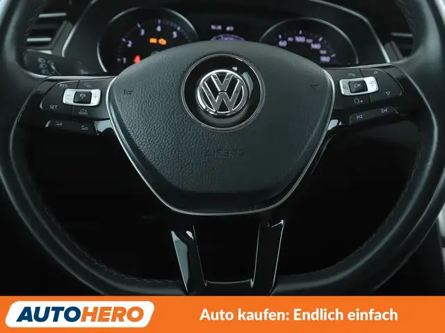 Volkswagen Passat view 10