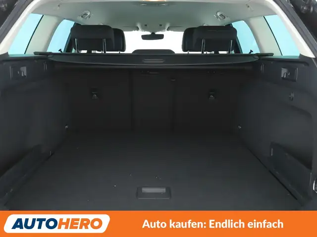 Volkswagen Passat view 9