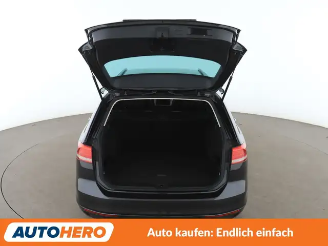 Volkswagen Passat view 8
