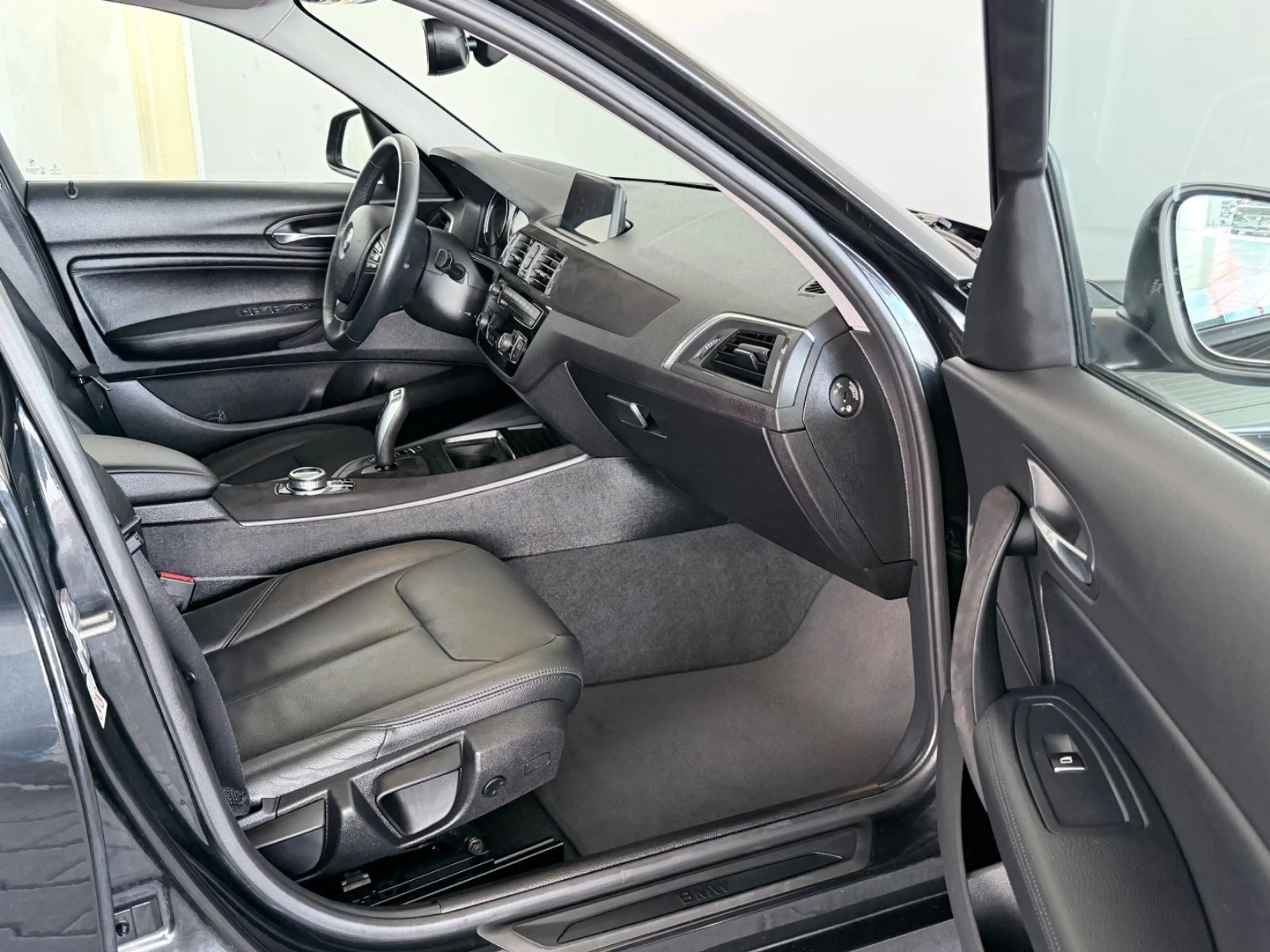 BMW 120 i Advantage Automatik — photo 12