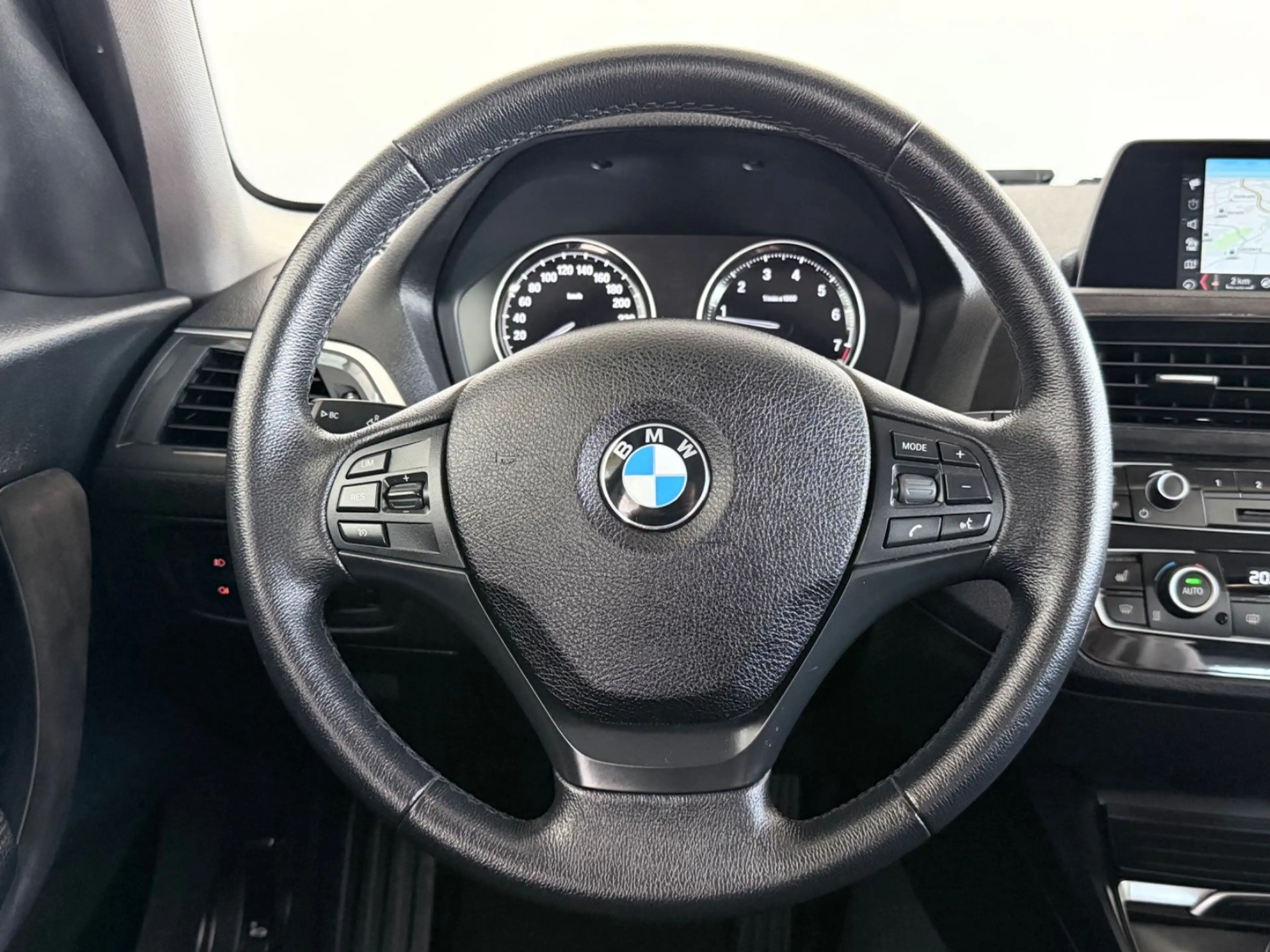 BMW 120 i Advantage Automatik — photo 9