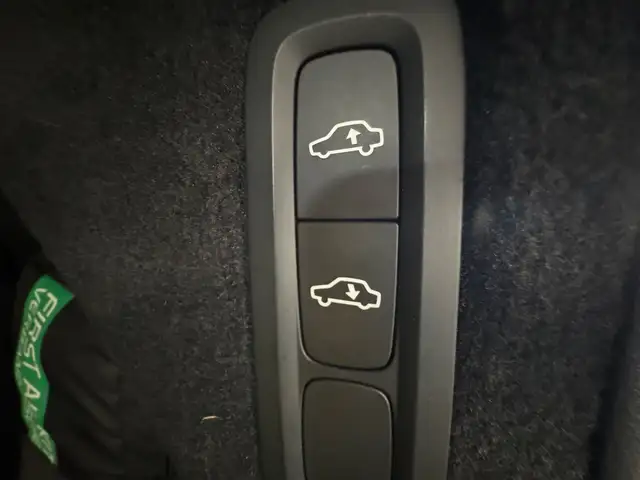 Volvo XC90 view 16