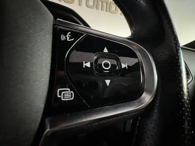 Volvo XC90 view 13