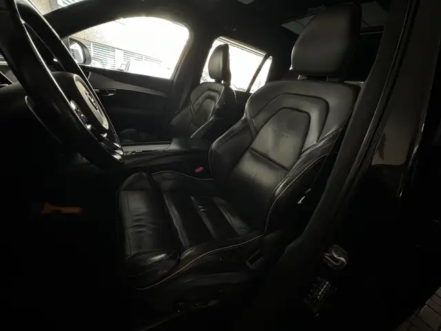 Volvo XC90 view 10