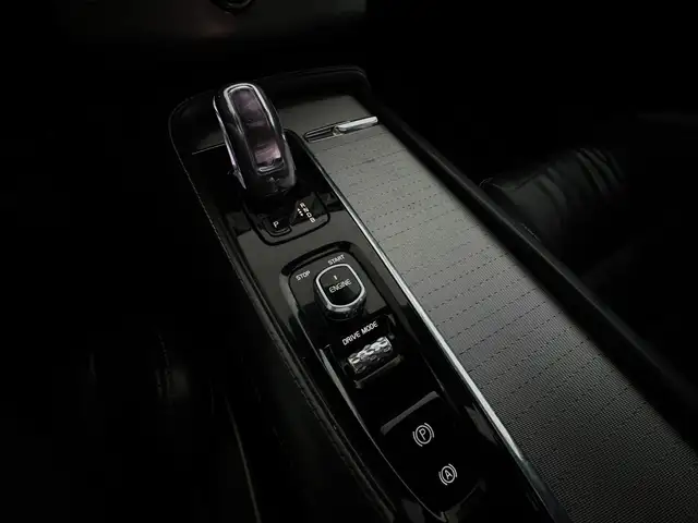 Volvo XC90 view 24