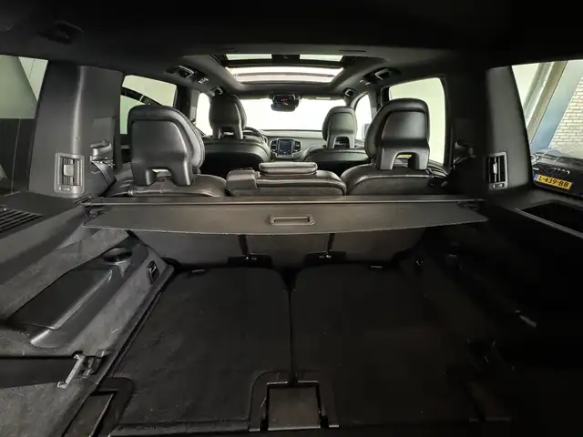 Volvo XC90 view 18