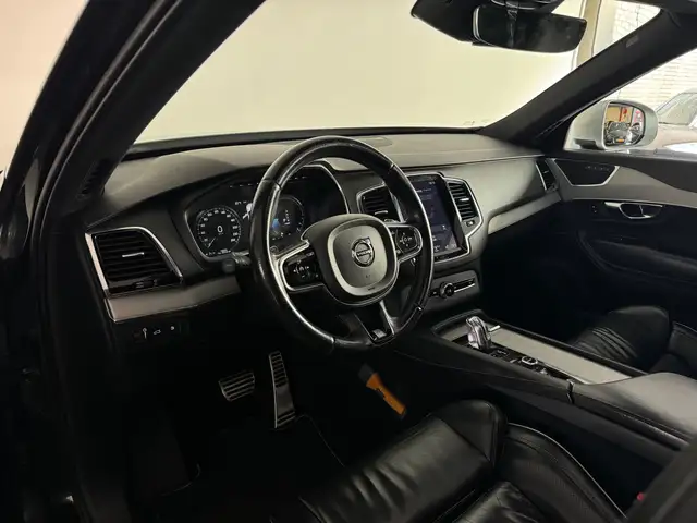 Volvo XC90 view 9