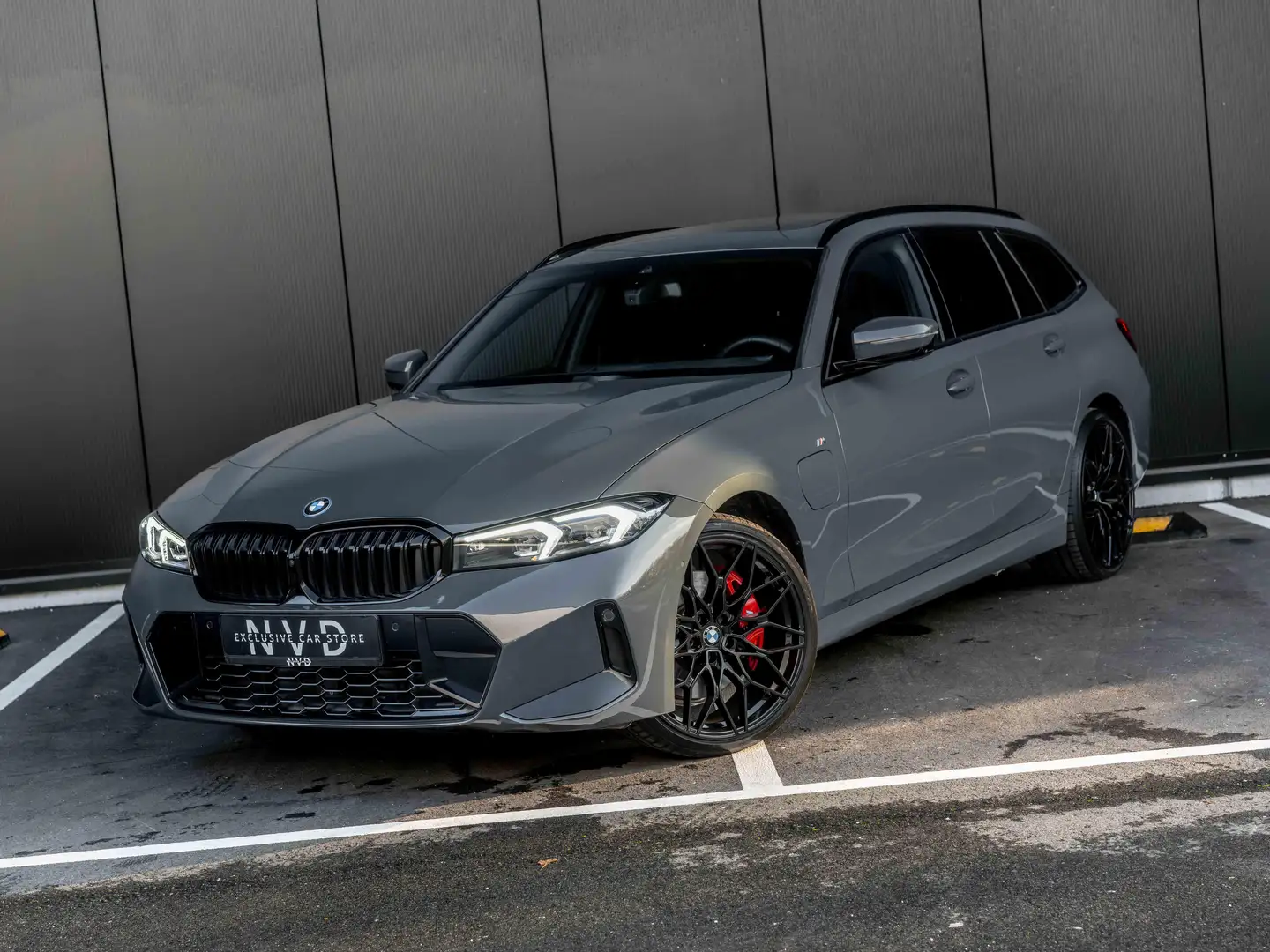 BMW 330 e -M Sport | Pano | 360 | Memory | Trekh | Carbon Grau - 1