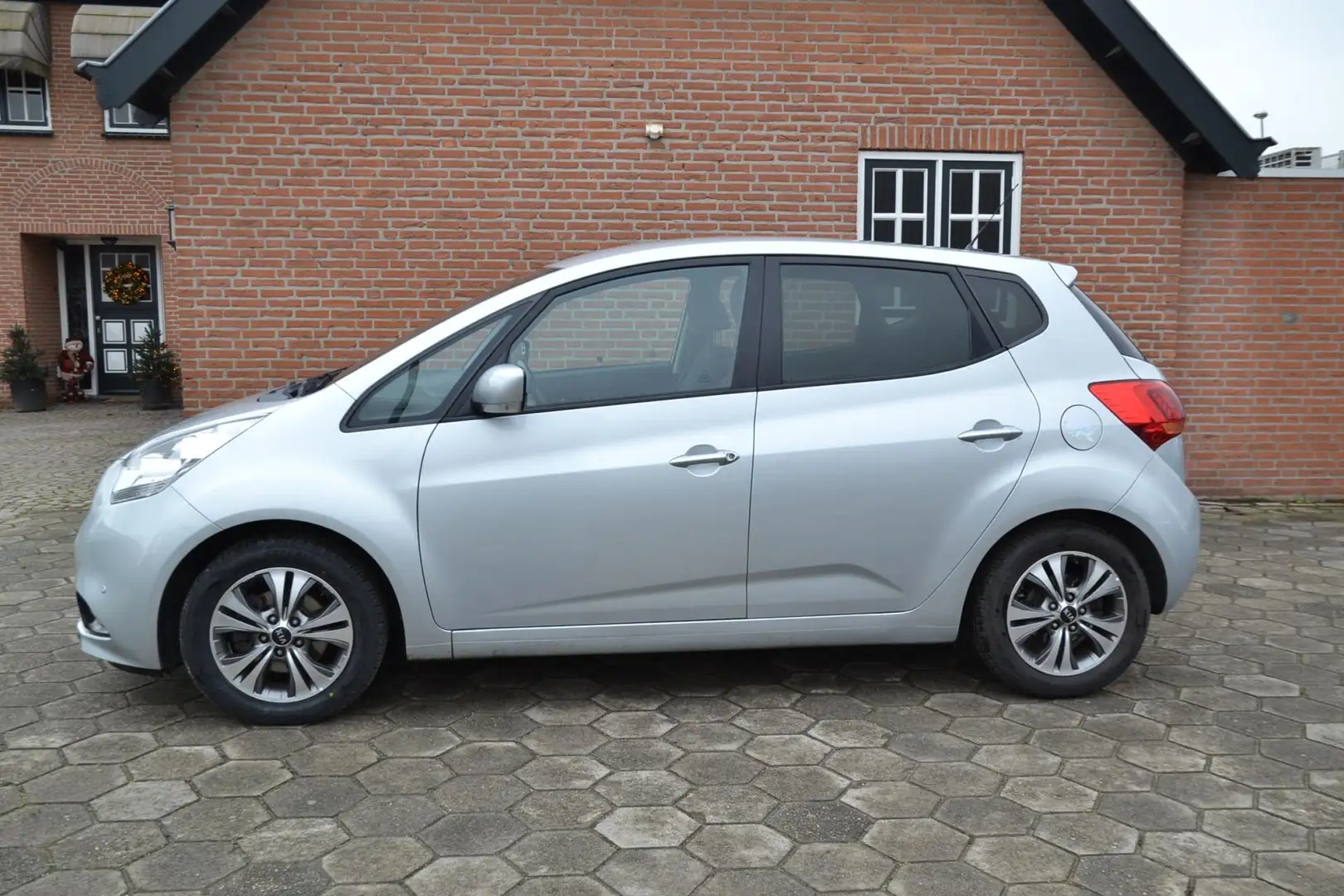 Kia Venga 1.6 CVVT DynamicPLusLine Facelift model - Airco - Grau - 2