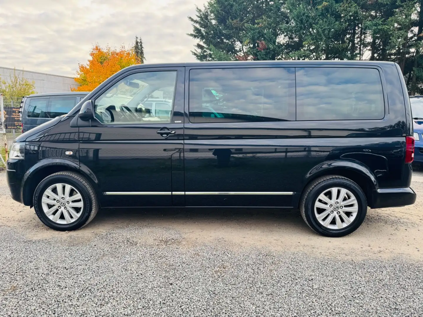 Volkswagen T5 Multivan Life/Navi/AHK/SHZ/Scheckheft Schwarz - 2
