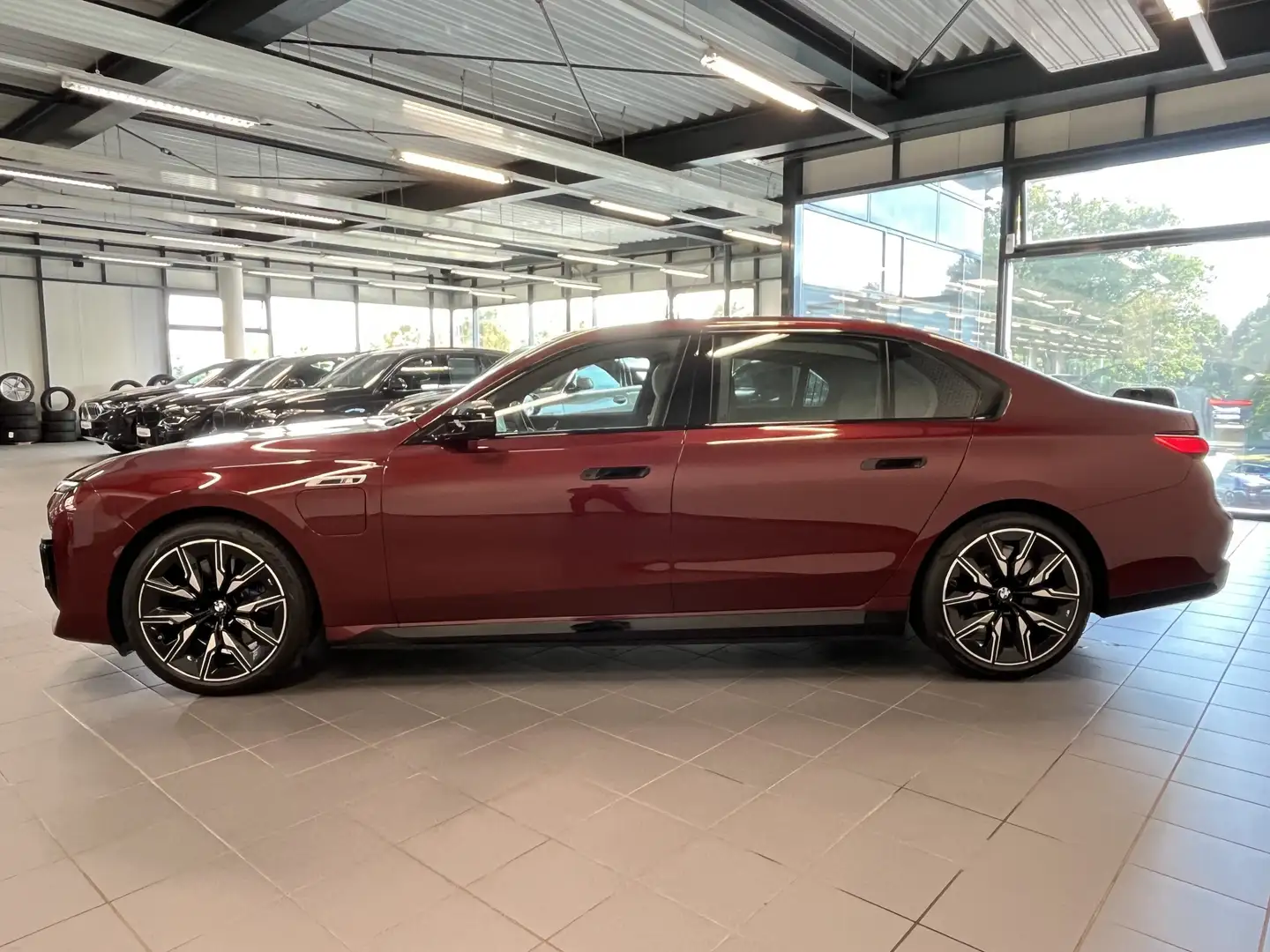 BMW 760 M760e xDrive M Sport TV HUD PANO ACC 360°KAM RFK Rot - 2