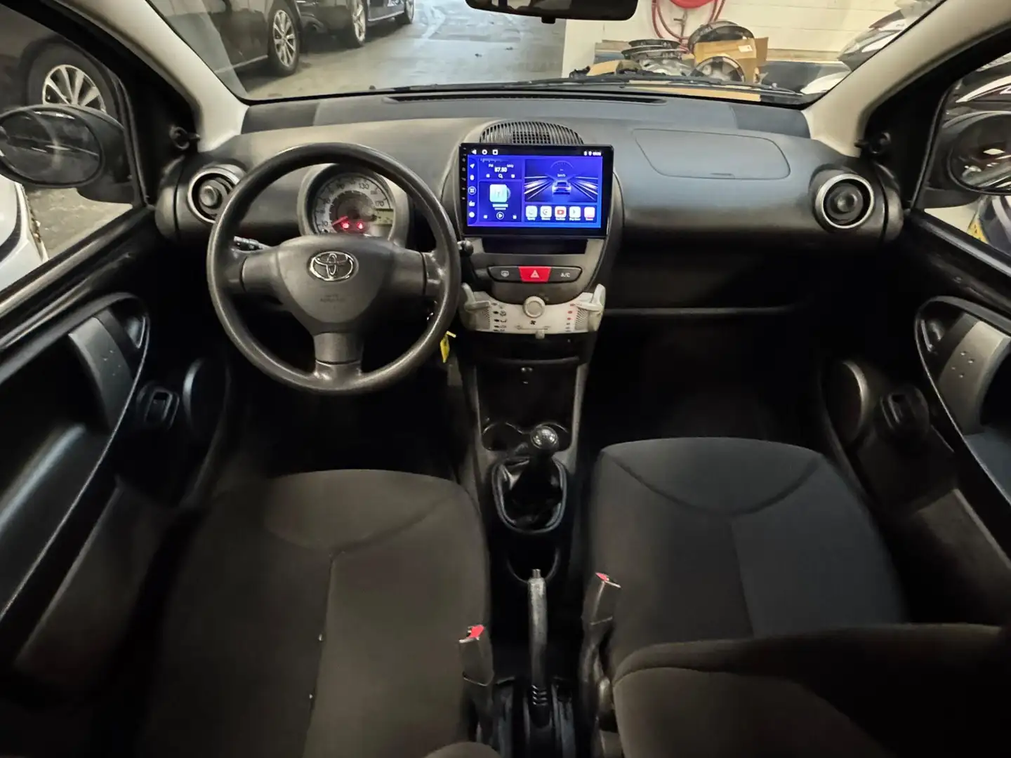 Toyota Aygo 1.0 VVT-i Comfort Airco CARPLAY Nieuwe apk Nap Zwart - 2