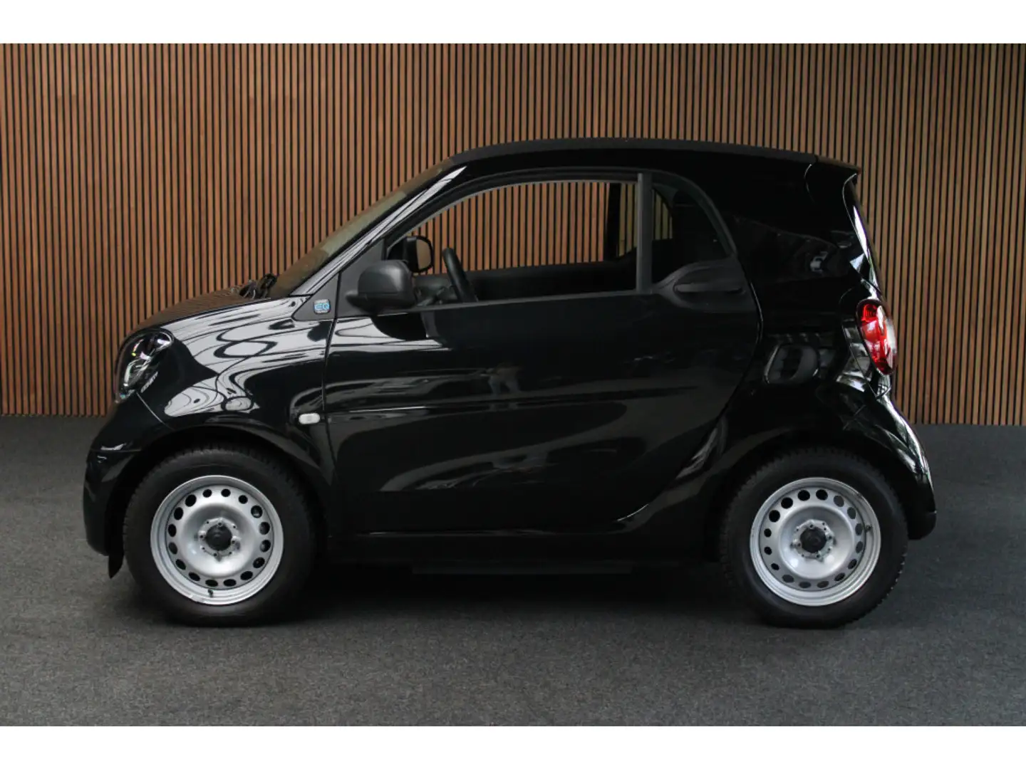 smart forTwo EQ 1e- Eigenaar Navi Climate LED Bluetooth BTW aut Negro - 2