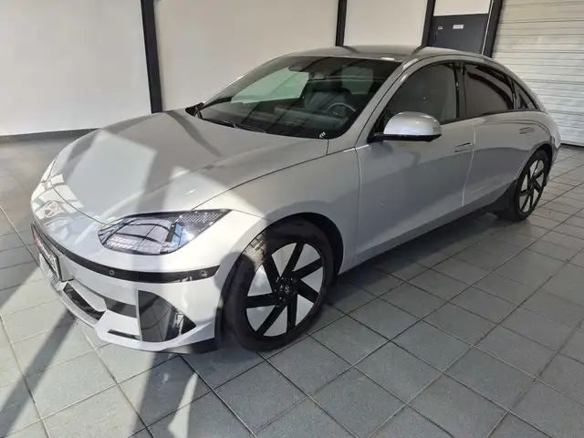 Hyundai IONIQ 6 view 3