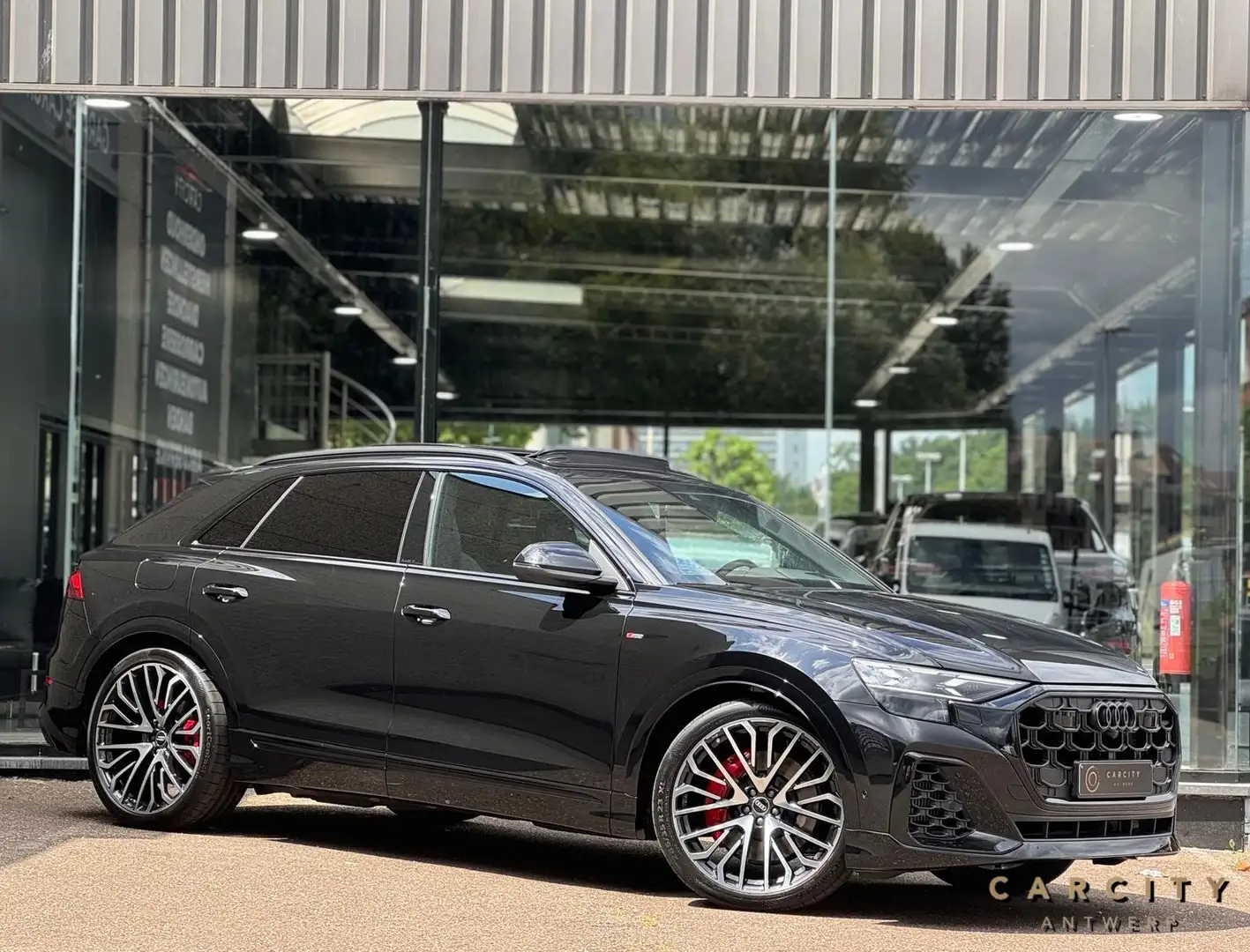 Audi Q8 55 TFSI e | ACHTERWIELBESTURING | MASSAGE | PANO | Noir - 1