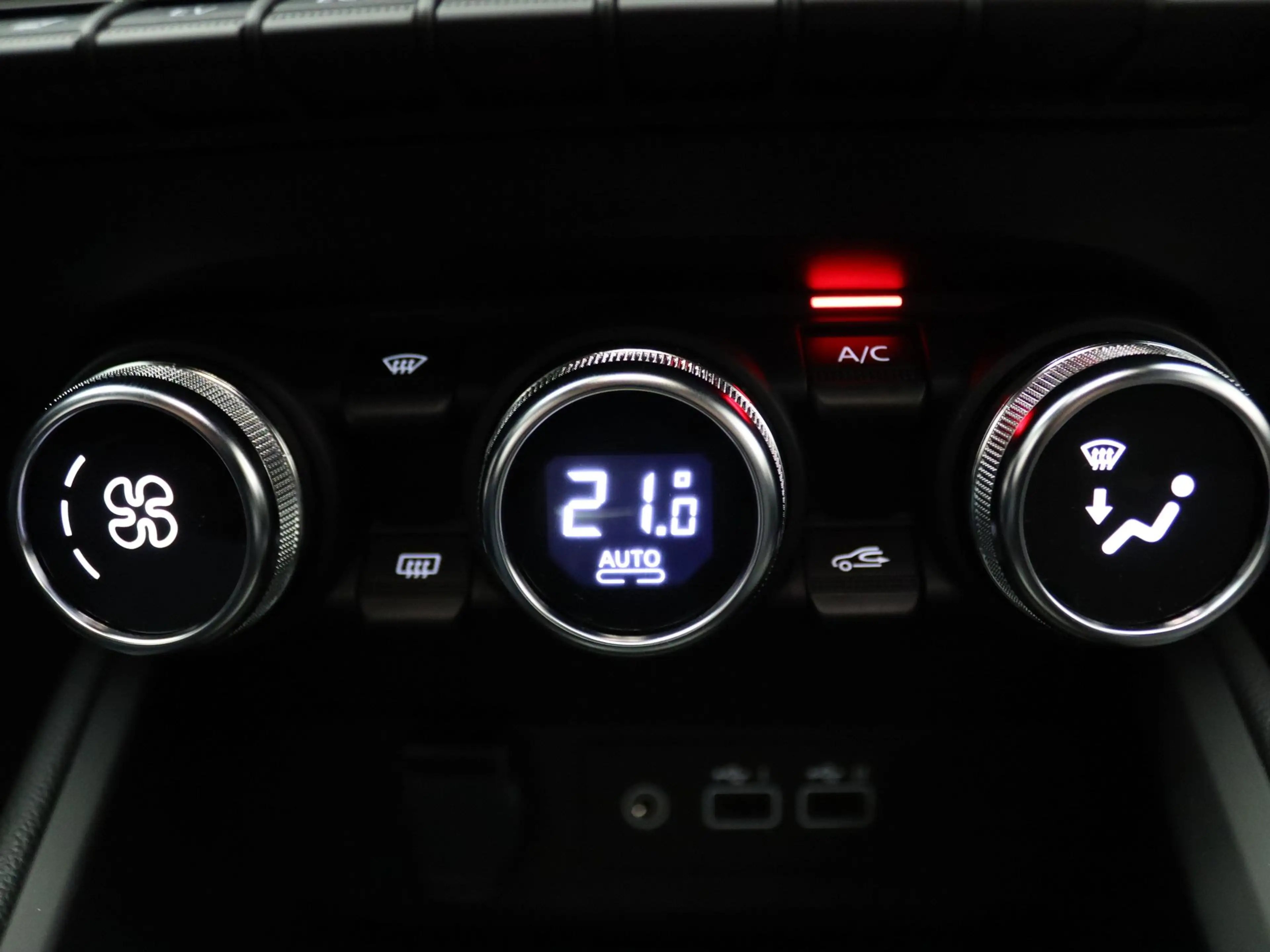Mitsubishi Colt 140pk HEV Intense+ Automaat Camera | Adapt. Cruise — photo 6