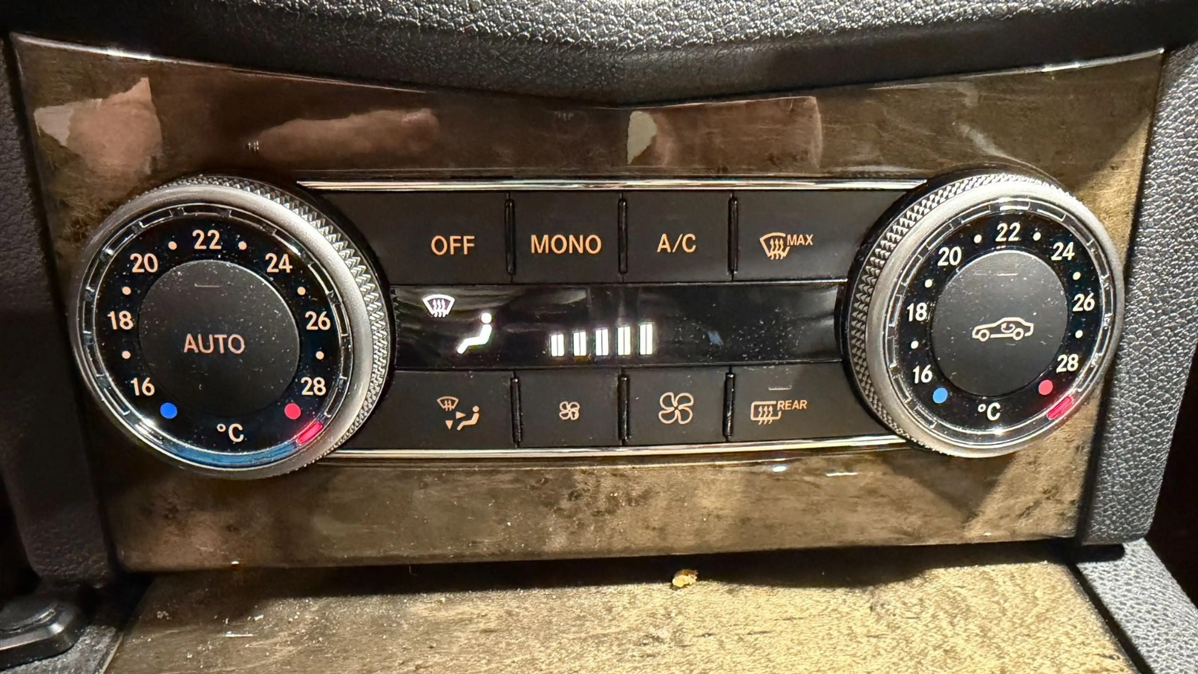 Mercedes-Benz C 63 AMG 6,2 Ltr. V8 H&K#MemorySitze#Kamera — photo 14