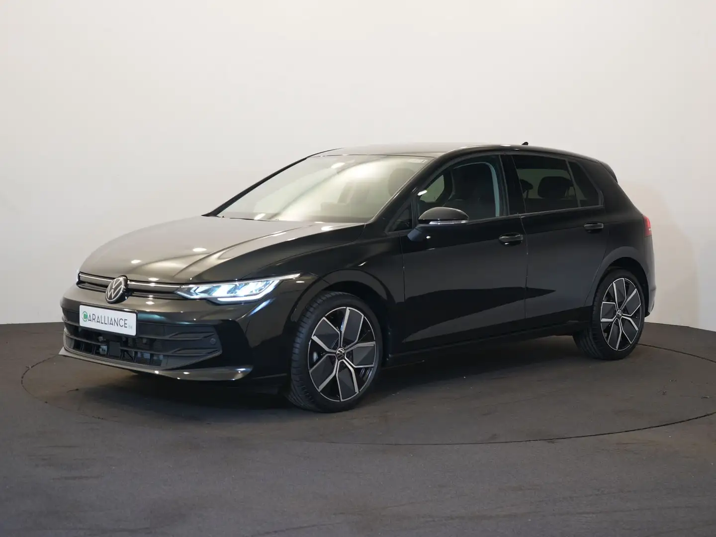Volkswagen Golf People 1.5TSI|NAVByAPP|JA18|Cam|Park.Assist Zwart - 1