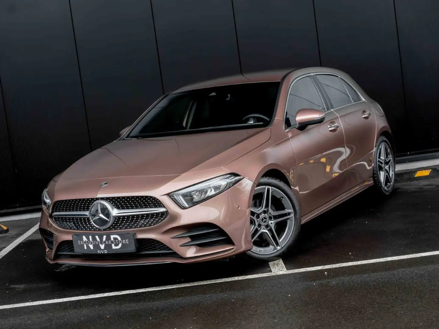 Mercedes-Benz A 200 AMG | Sfeerverlichting | Adapt cruise | Camera | Gold - 1