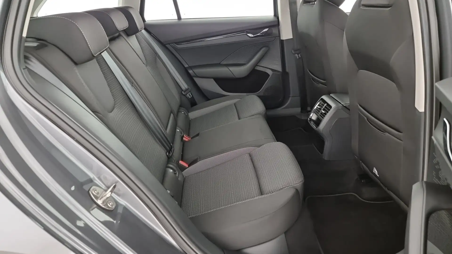 Skoda Octavia 2.0 TDI EVO SCR DSG Wagon Executive Grigio - 2