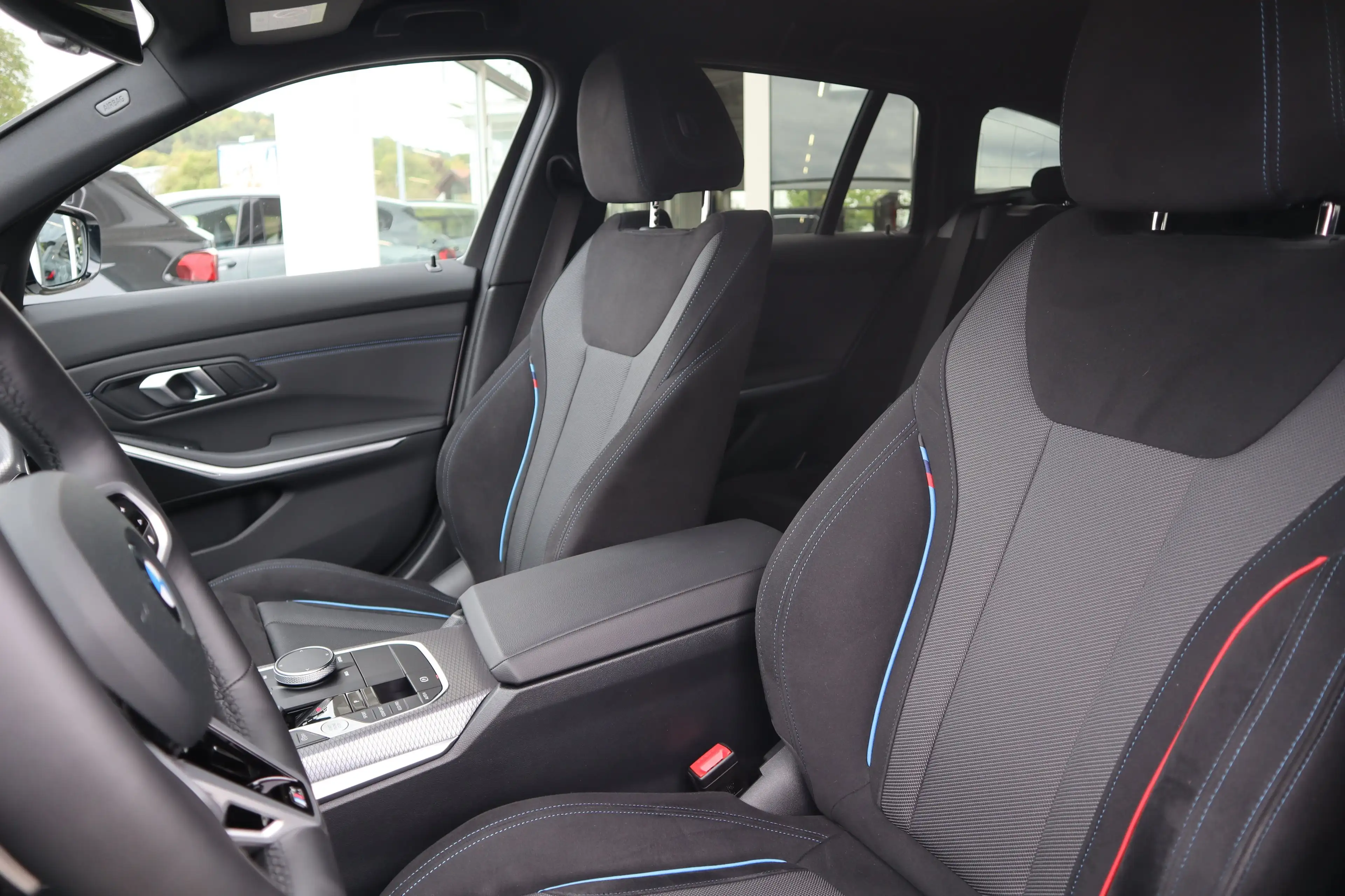 BMW 330 i xDrive Touring M Sport/HiFi/DAB/LED/ACC/AHK — photo 4