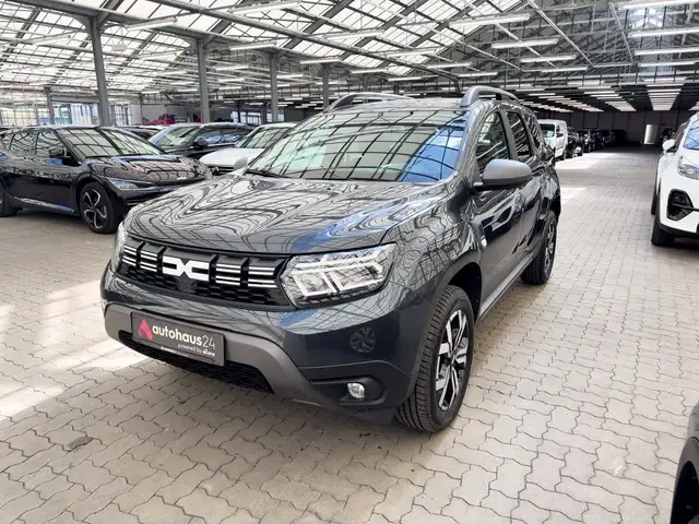 Dacia Duster view 3