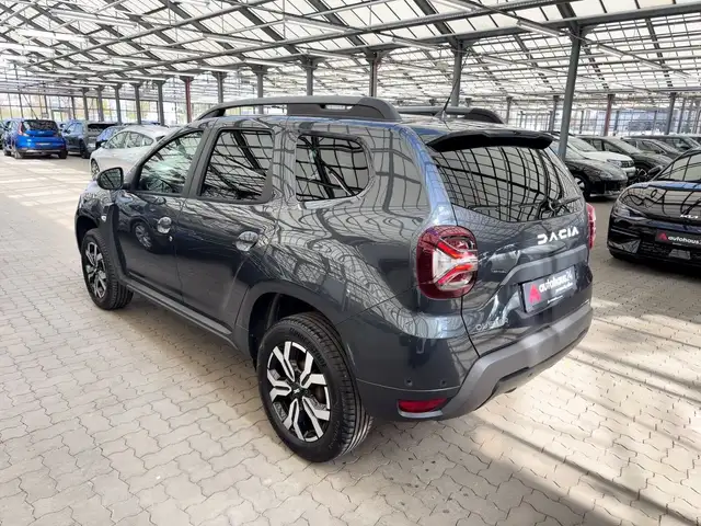 Dacia Duster view 4