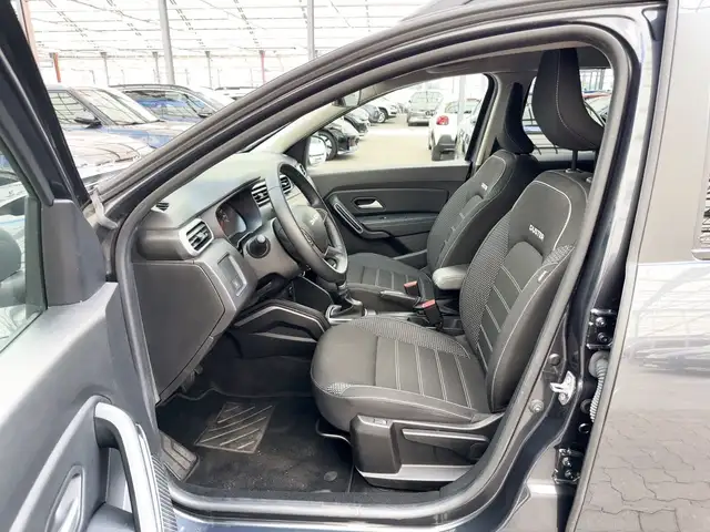 Dacia Duster view 8