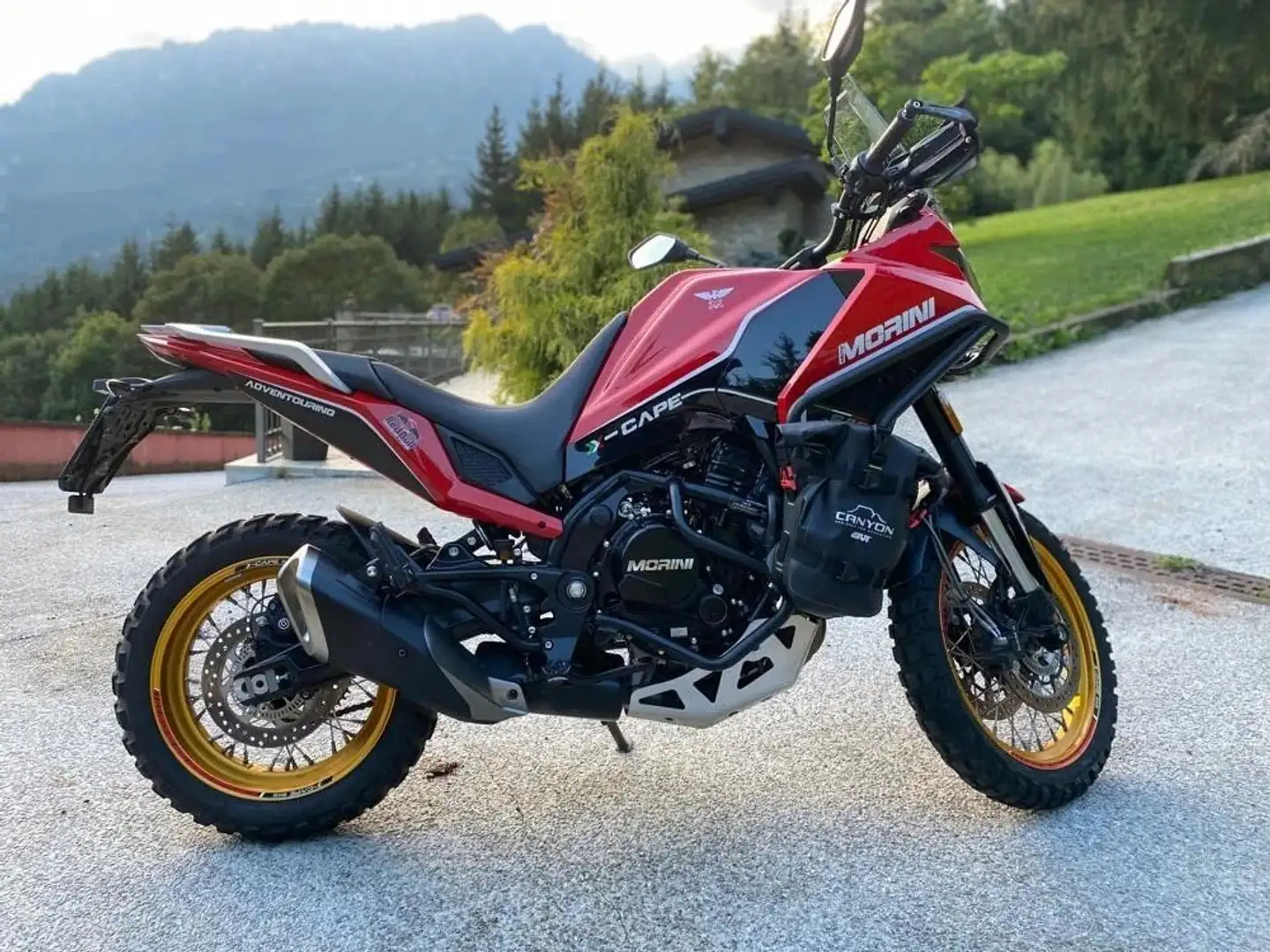 Moto Morini X-Cape 650 Gold Wheels Edition Roşu - 1