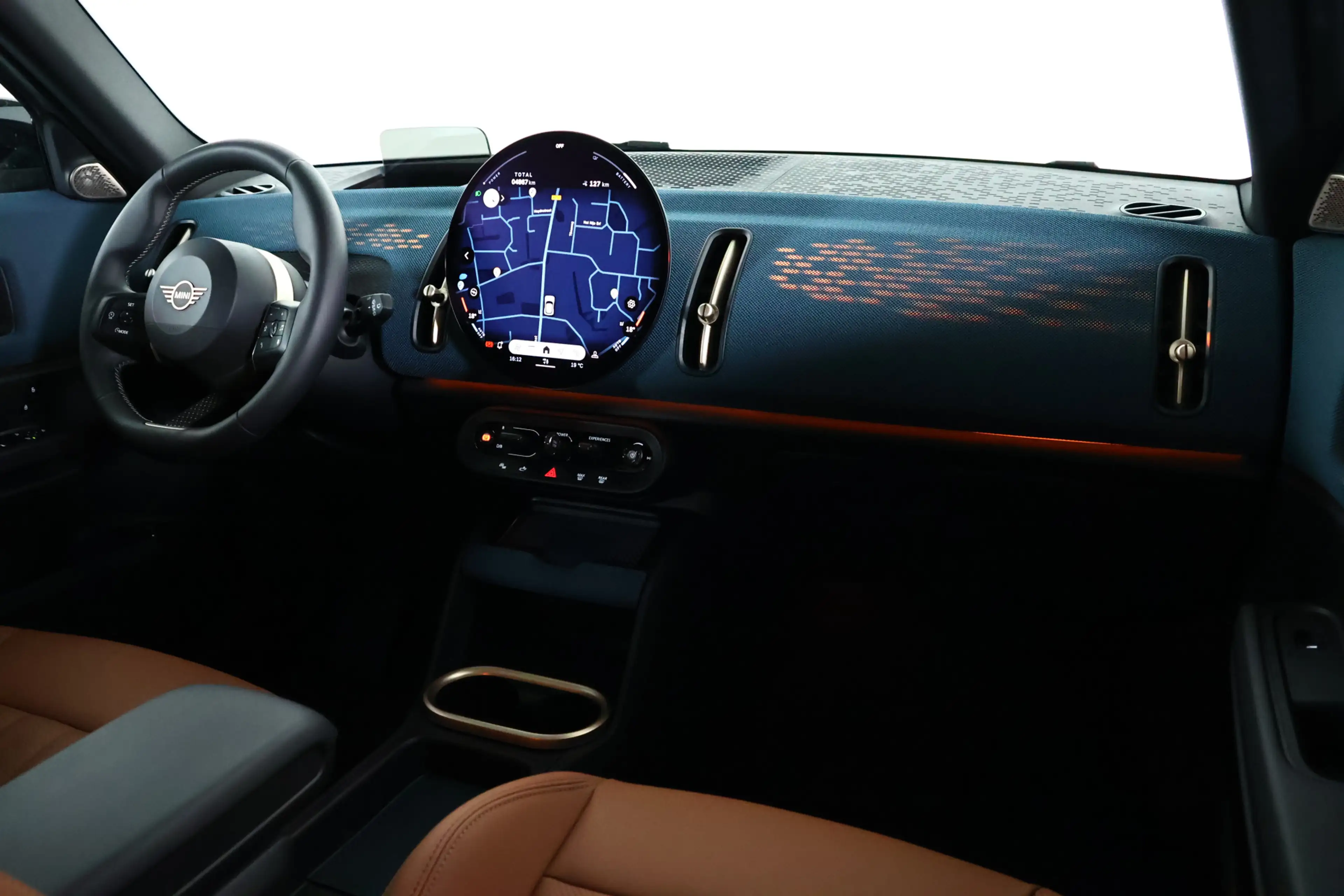 MINI Countryman E Favoured 66.5 kWh Panorama / Navi / CarPlay / ACC — photo 8
