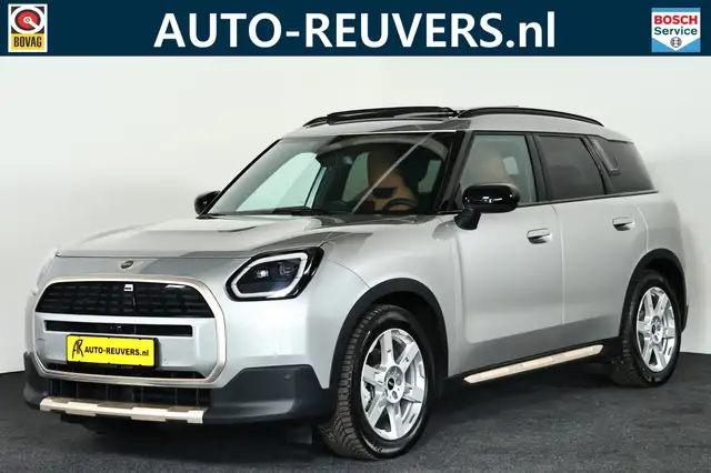 MINI Countryman E Favoured 66.5 kWh Panorama / Navi / CarPlay / ACC