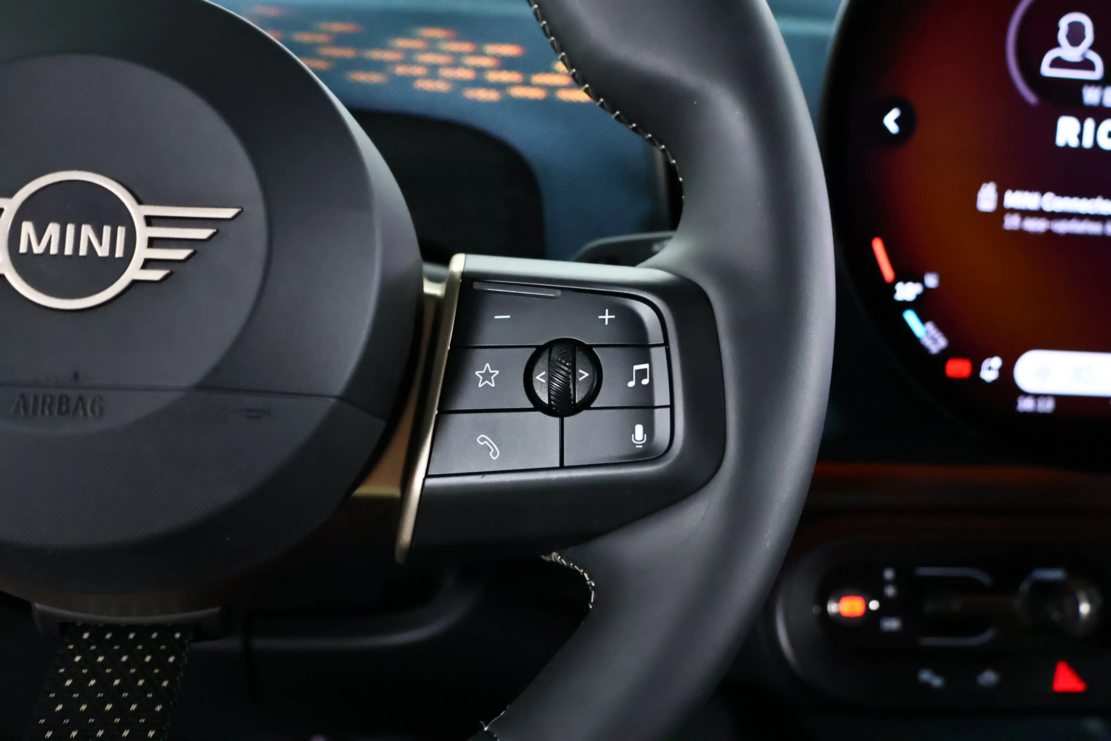 MINI Countryman E Favoured 66.5 kWh Panorama / Navi / CarPlay / ACC — photo 21