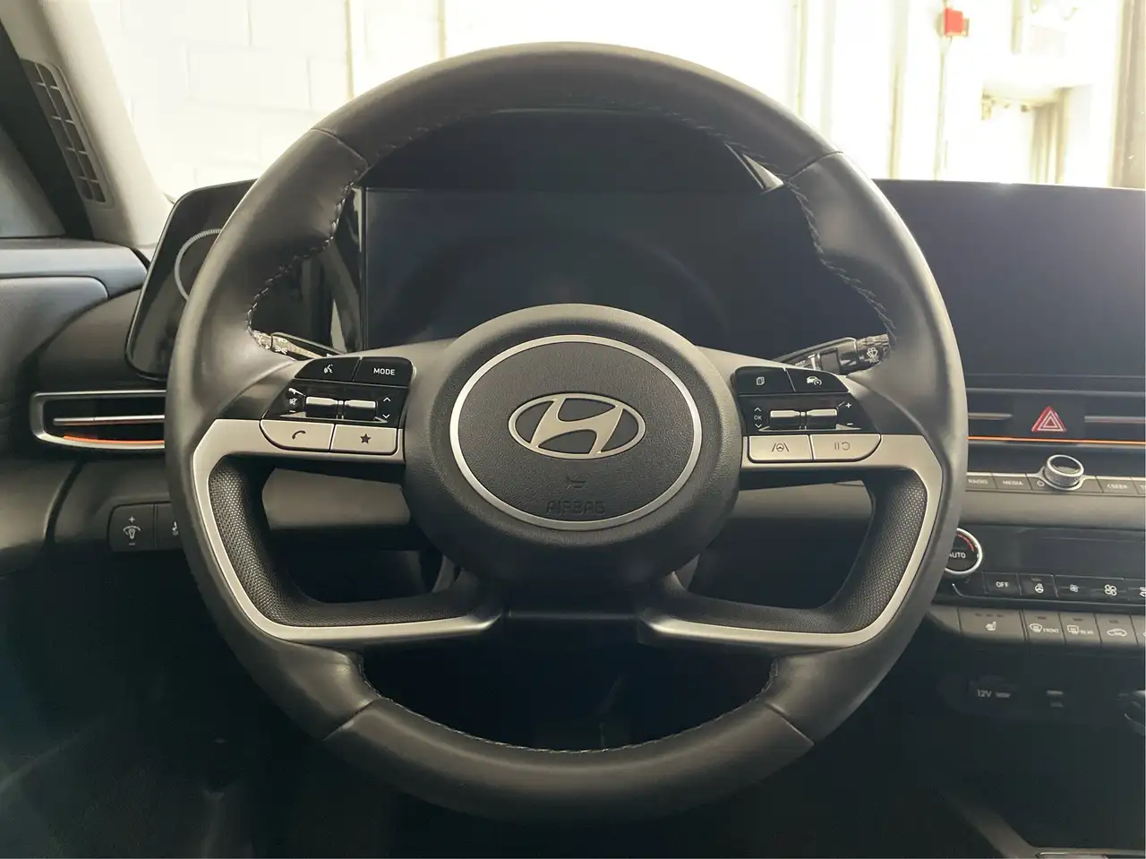 Hyundai ELANTRA fotografie Hyundai ELANTRA