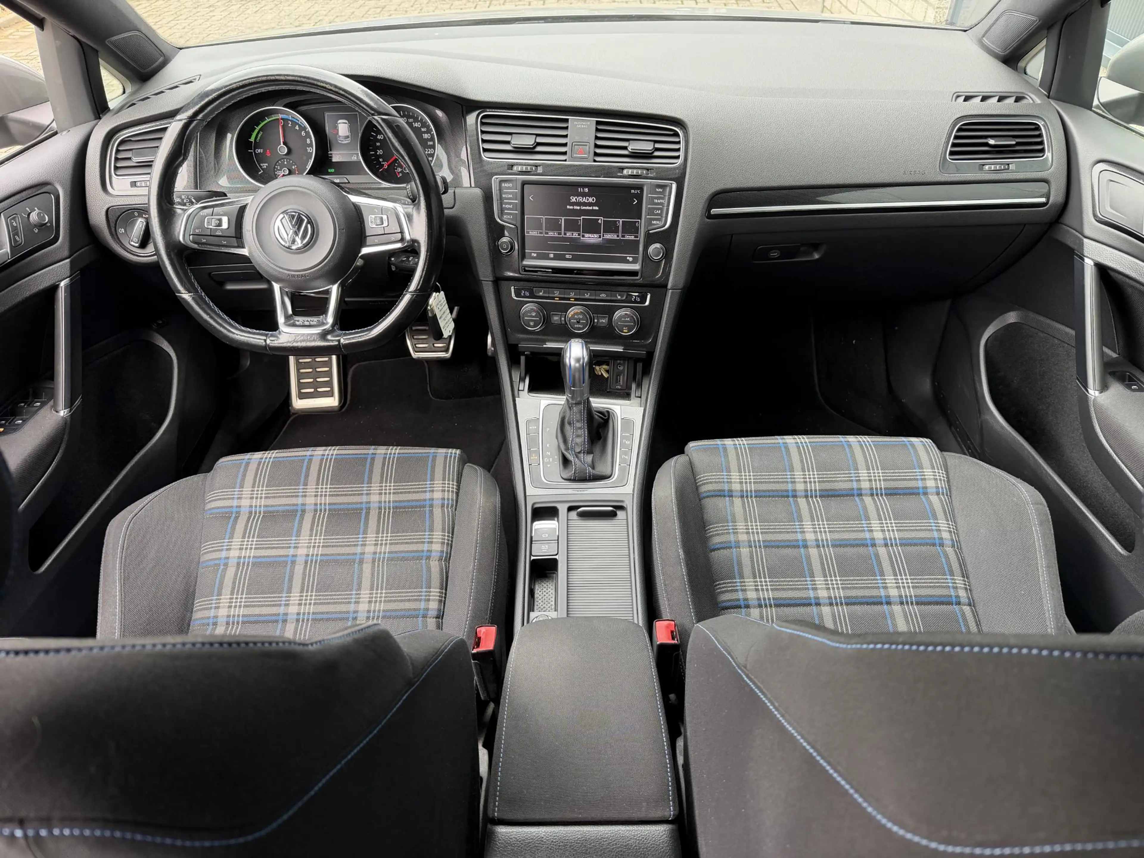 Volkswagen Golf GTE 1.4 TSI 18"/SOH 94%/Trekhaak/Stoelverwarming/Parke — photo 3