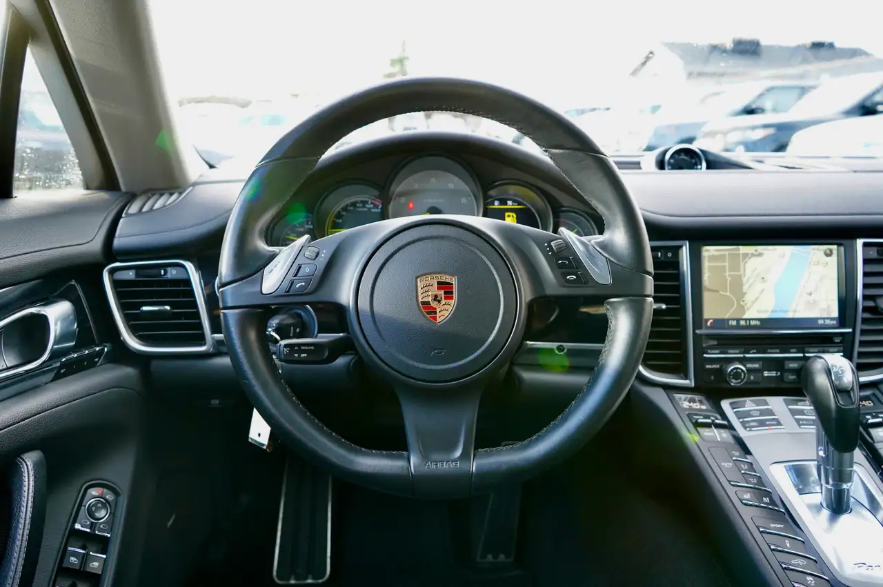 Porsche Panamera снимка Porsche Panamera